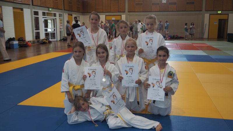 tl_files/judoka_stade/2015/Bilder/Bundesliga/Frauen_Maenner/2015 07 gruppe maedchen.jpg